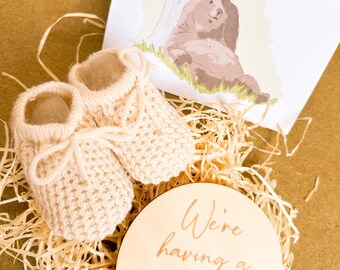 Set de regalo para anunciar el nacimiento del bebé / Cesta para revelar el embarazo / Disco de madera, patucos y tarjeta de osito / Regalo para recién nacido