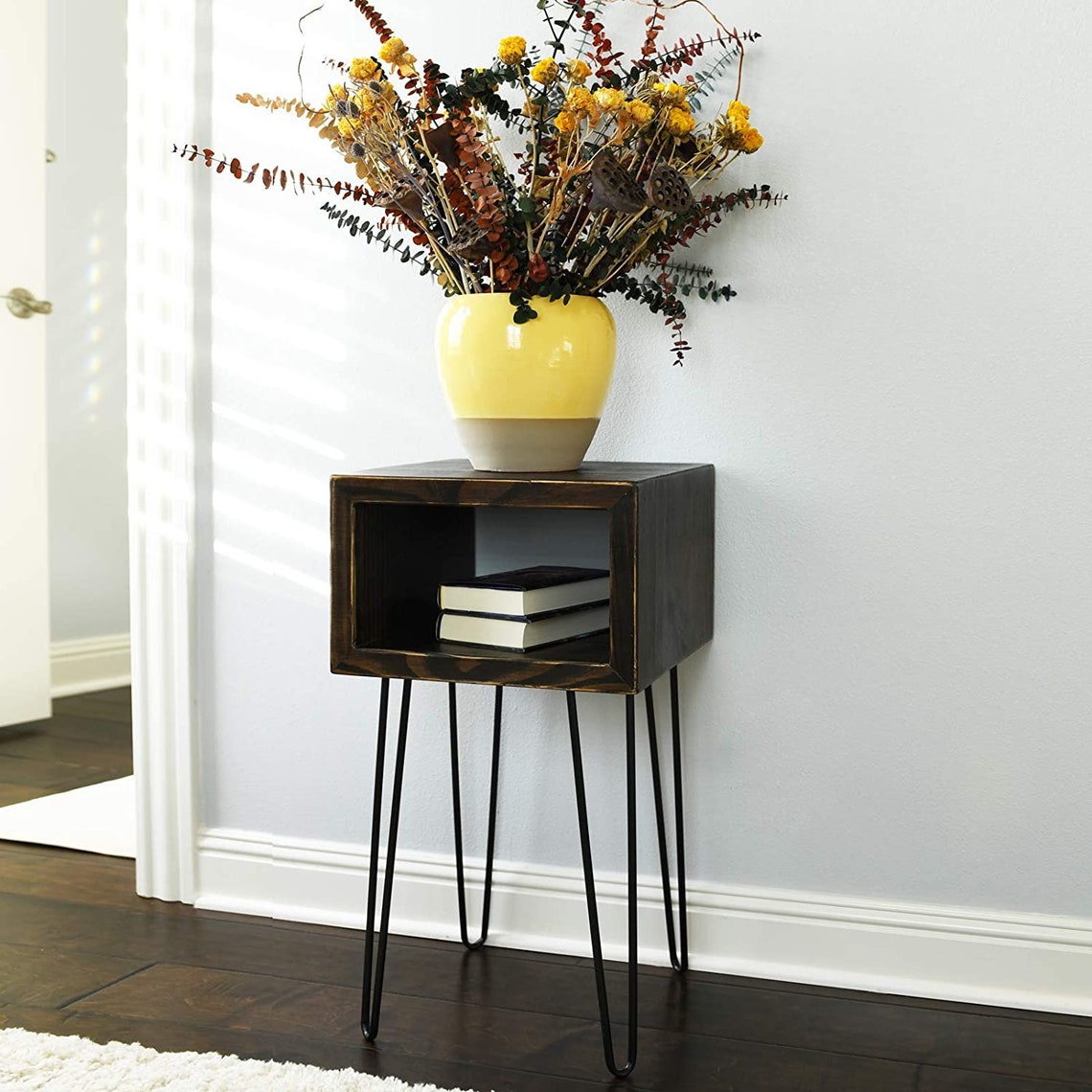 Mesita de noche con patas metálicas compartimento de Etsy