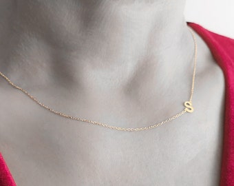 Collar con inicial lateral, plata de ley 925, letra personalizada, cadena tipo cable delicada