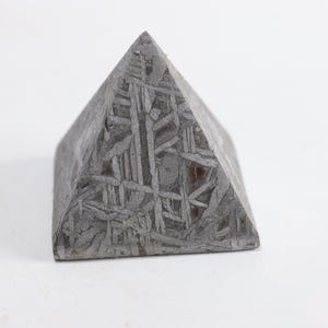 Muonionalusta meteorite,96g Meteorite specimens, meteorite slices, meteorite carved pyramids, carved pyramids, meteorite pyramids D6678