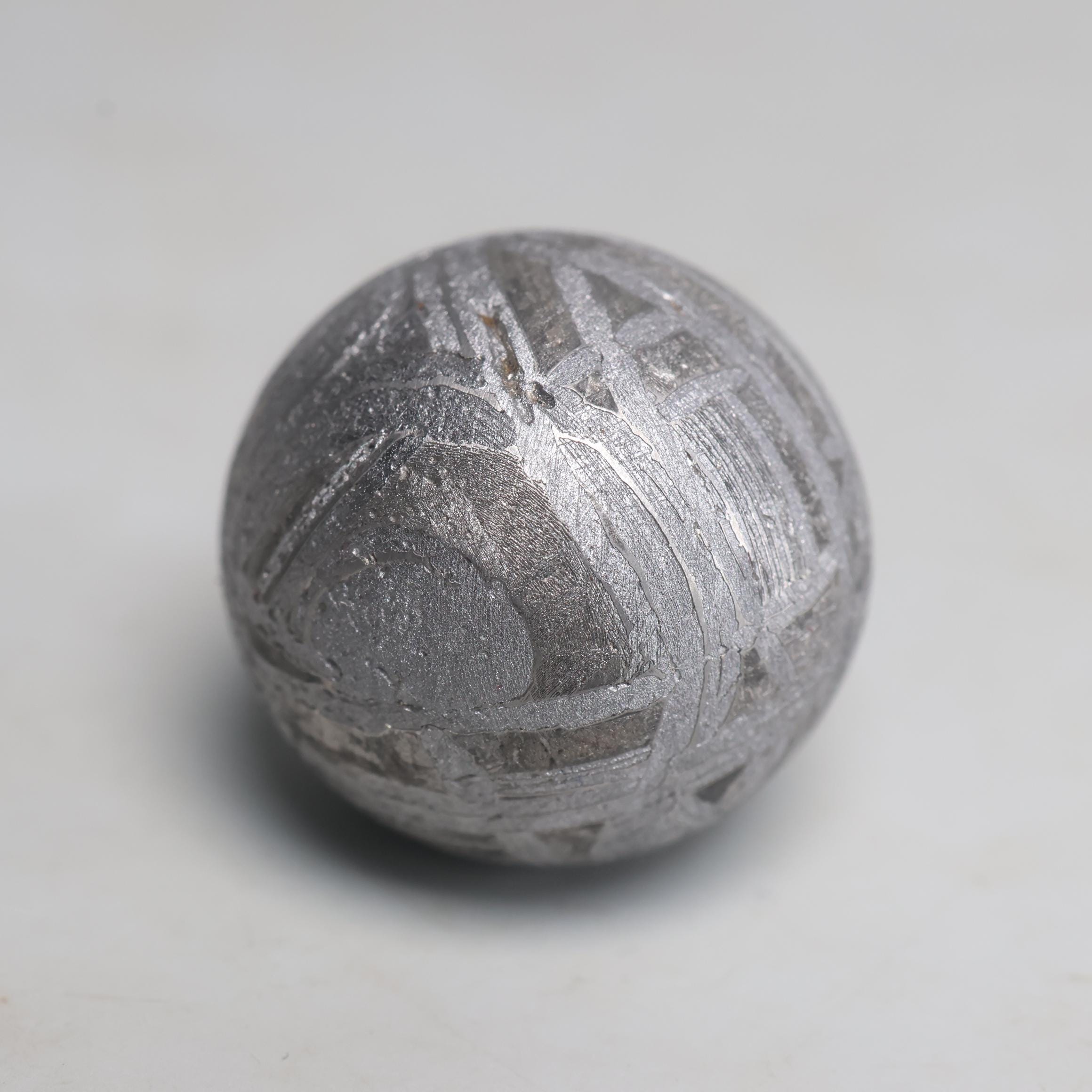 ムオニオナルスタ隕石ボール、天然鉄隕石彫刻（20 mm） - Etsy 日本