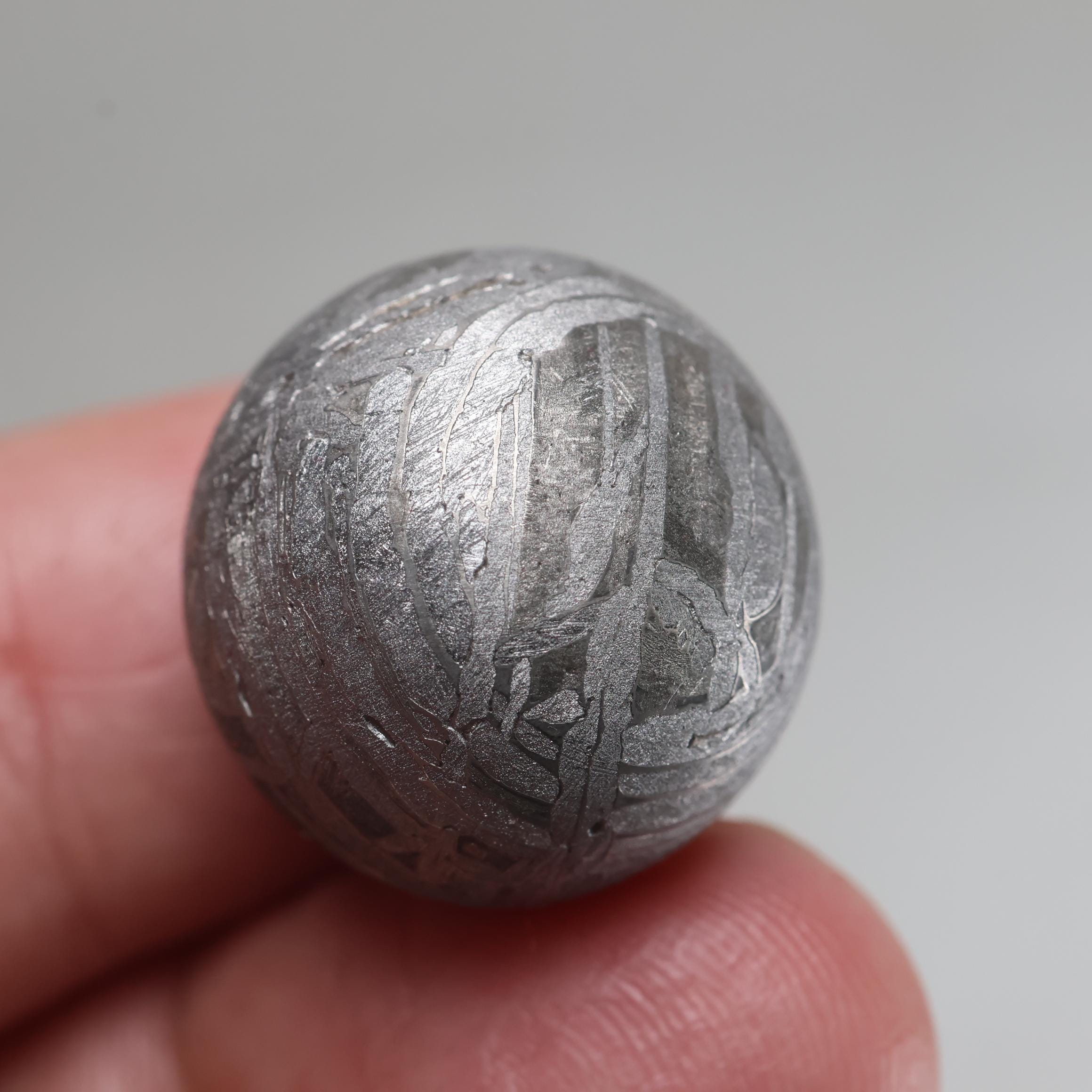 ムオニオナルスタ隕石ボール、天然鉄隕石彫刻（20 mm） - Etsy 日本