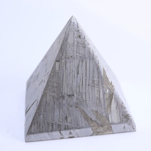 Muonionalusta meteorite,389g Meteorite specimens, meteorite slices, meteorite carved pyramids, carved pyramids, meteorite pyramids D6736