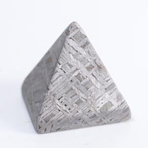 Muonionalusta meteorite,57g Meteorite specimens, meteorite slices, meteorite carved pyramids, carved pyramids, meteorite pyramids D6933