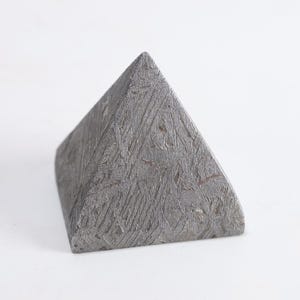 Muonionalusta meteorite,100g Meteorite specimens, meteorite slices, meteorite carved pyramids, carved pyramids, meteorite pyramids D6676