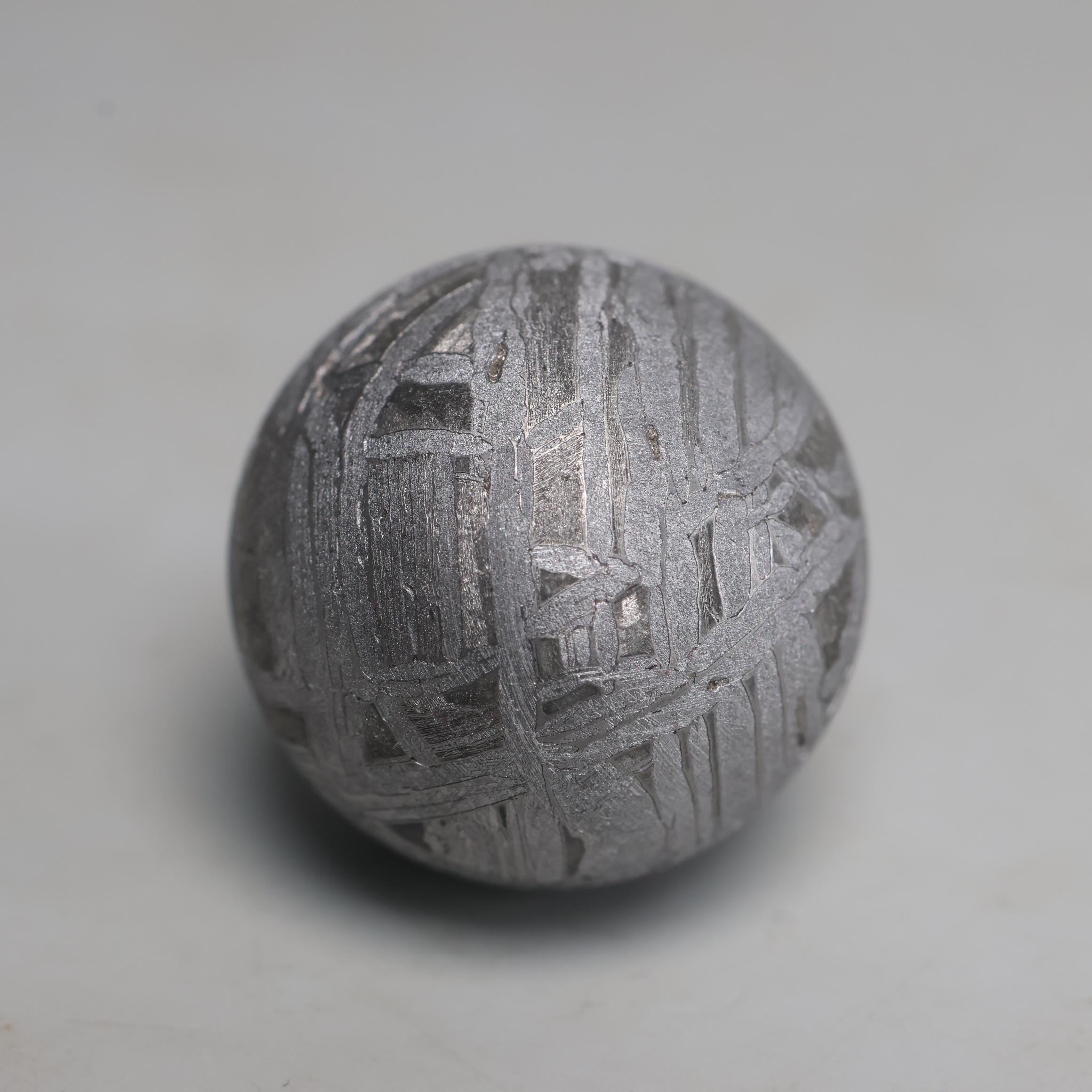 ムオニオナルスタ隕石ボール、天然鉄隕石彫刻（20 mm） - Etsy 日本