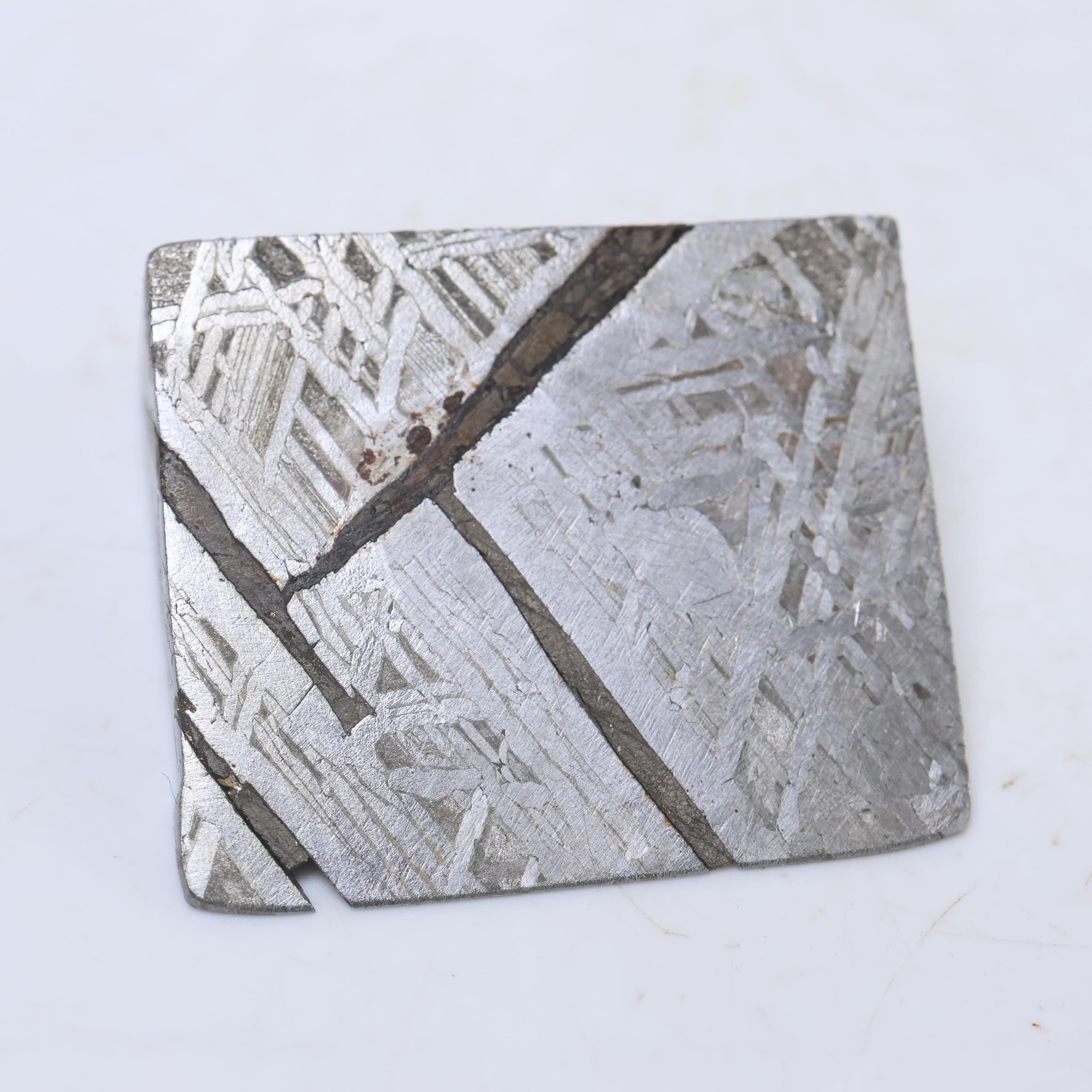 ムオニナルスタ隕石　ムオニオナルスタ隕石　この大きさ！この重量感！ ムオニオナルスタ 隕石 11.6g オクタへドライト 鉄隕石 標本