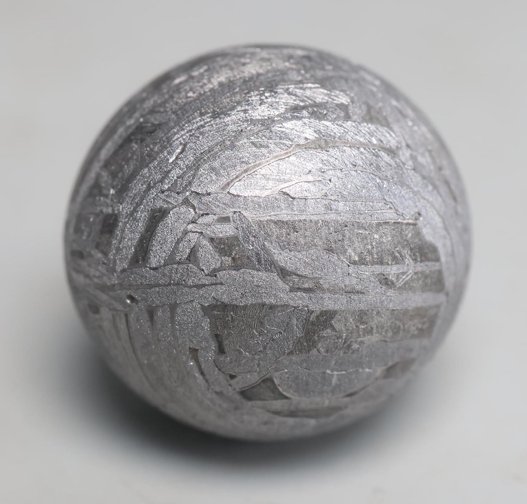 ムオニオナルスタ隕石ボール、天然鉄隕石彫刻（20 mm） - Etsy 日本