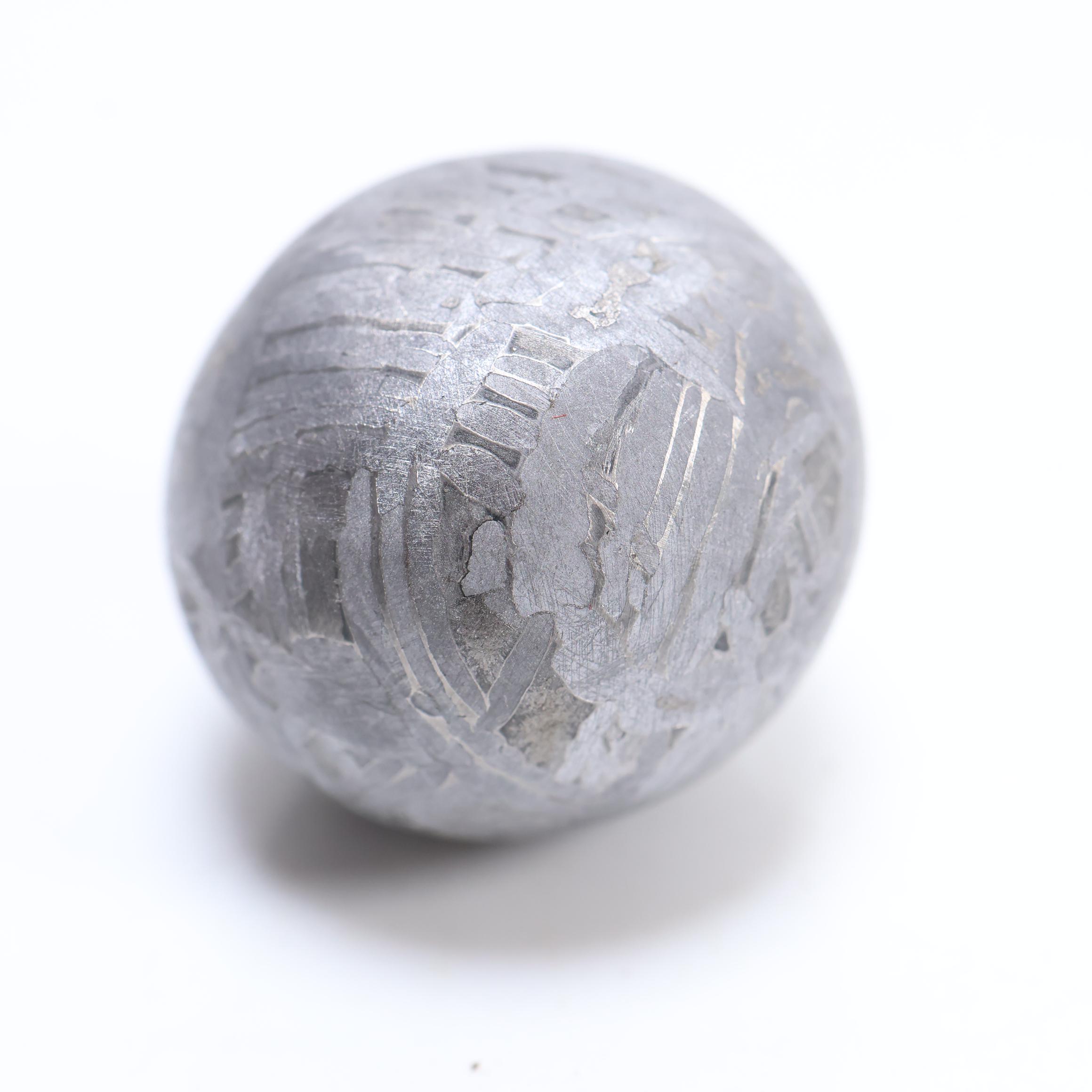 ムオニオナルスタ隕石ボール、天然鉄彫刻（23 x 21 mm、46g）D6902