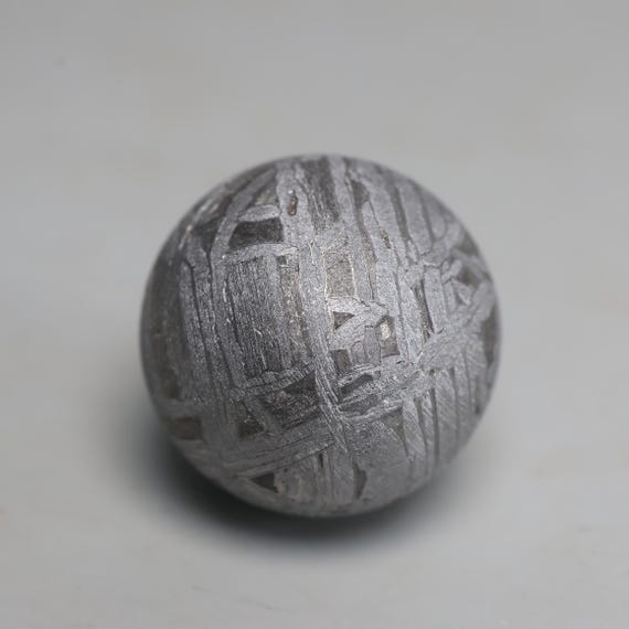 ムオニオナルスタ隕石ボール、天然鉄隕石彫刻（20 mm） - Etsy 日本