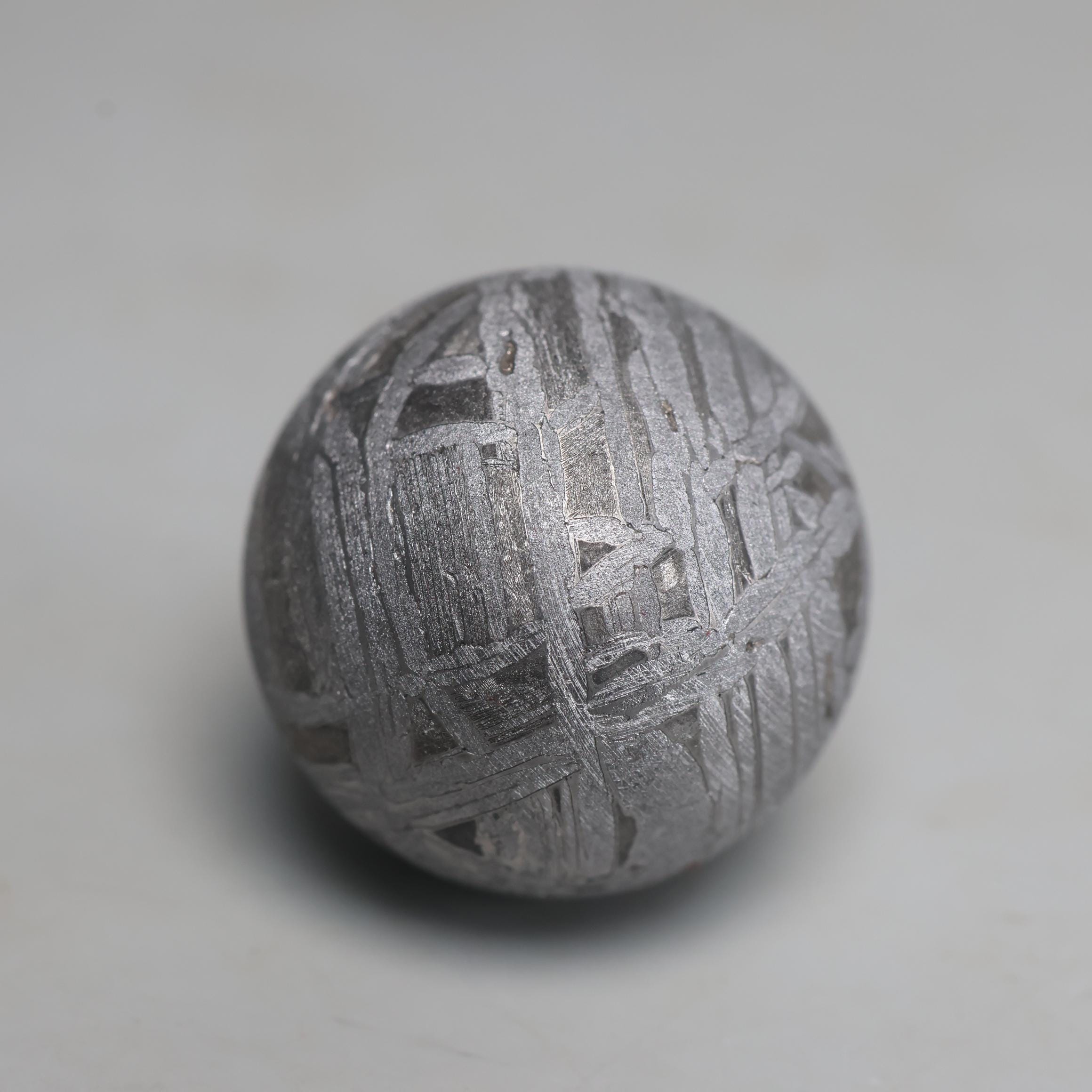 ムオニオナルスタ隕石ボール、天然鉄隕石彫刻（20 mm） - Etsy 日本