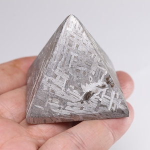 Muonionalusta meteorite,279g Meteorite specimens, meteorite slices, meteorite carved pyramids, carved pyramids, meteorite pyramids D6618
