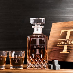 Ensemble personnalisé de carafe à whisky Cadeaux personnalisés pour garçons d'honneur Ensemble de carafe à whisky gravée avec boîte en bois Cadeau pour homme, cadeau papa Decanter+2 Glass Set