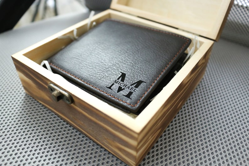 Portefeuille personnalisé pour hommes en cuir véritable gravé monogrammé Cadeau de la fête des Pères avec boîte en bois personnalisée image 1