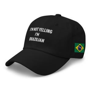 「私はブラジル人だ」と叫んでいません。刺繍入りのお父さん帽子。ブラジル国旗が入った面白いキャップ。ラテンのエネルギーとプライドが溢れる雰囲気。