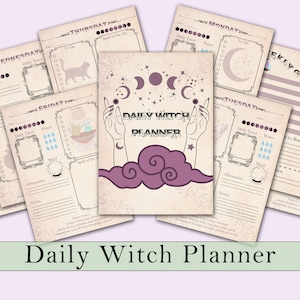 Op de afbeelding: Een printbare dagelijkse heksenplanner met een vintage esthetiek. De planner heeft een paarse wolk met handen die naar de maan en sterren reiken. De planner bevat secties voor dagelijkse taken, affirmaties, notities en meer.