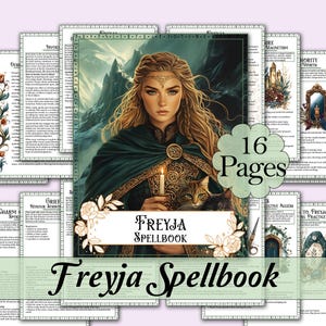 Op de afbeelding: Een verzameling van 16 pagina's tellende spreukenboeken. De omslag toont een vrouw met lang blond haar, gekleed in een groene cape, met een kaars en vergezeld van een kat. De titel "Freyja Spellbook" wordt weergegeven met bloemmotieven.