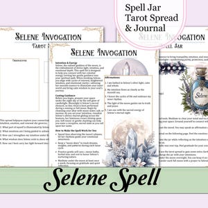 Può includere: Un set di tarocchi e diario con i testi "Selene Invocation" e "Selene Spell". Il set include pagine con testo e illustrazioni, tra cui un design di barattolo di incantesimi. Il tema generale è legato ai tarocchi e alle pratiche spirituali.