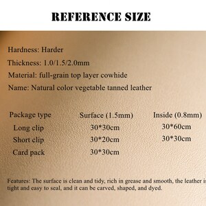 Op de afbeelding: Referentiegroottetabel voor leer.  Hardheid: Harder. Dikte: 1,0/1,5/2,0 mm. Materiaal: Volledig volnerf rundleer. Naam: Natuurlijke kleur, plantaardig gelooid leer. Verpakkingstype: Lange clip, Korte clip, Kaartverpakking. Oppervlak (1,5 mm): 30 x 30 cm. Binnenkant (0,8 mm): 30 x 60 cm, 30 x 30 cm. Kenmerken: Het oppervlak is schoon en netjes, rijk aan vet en glad, het leer is strak en gemakkelijk te verzegelen, en het kan worden gesneden, gevormd en geverfd.
