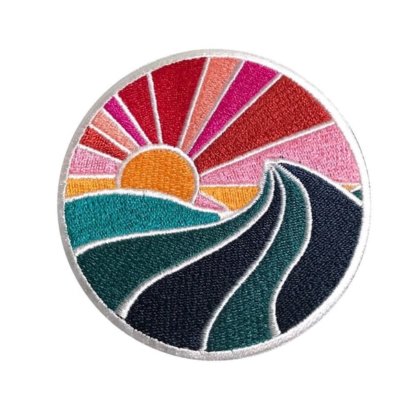 PatchClub Onda e sole, toppa estetica colorata dell'oceano, 2 o 3 pollici - Toppe termoadesive/cucite completamente ricamate