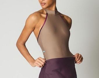 Maillot Henderson con cuello halter para mujer - Moca con ribete de terciopelo color cereza