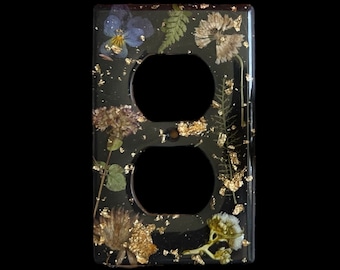 Resin Outlet Cover with Dried Flowers and Gold Flakes