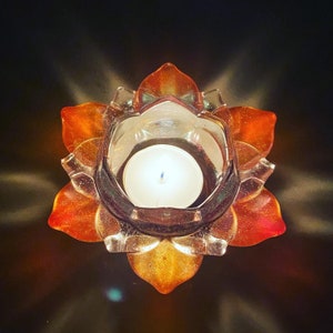 Iridescent two-toned lotus leaf shaped resin candleholder