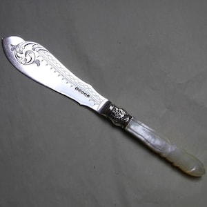 Stunning Antique Silver Plated BUTTER SPREADER with Shaped Mother of Pearl Handle circa 1900