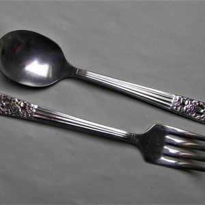 Vintage Oneida HAMPTON COURT/Coronation Pattern Silver Plated BABY Cutlery Set circa 1970's