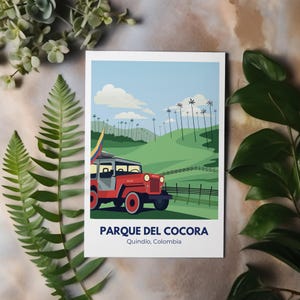 Puede incluir: Una impresión que muestra un jeep rojo en un valle verde con palmeras bajo un cielo azul. La impresión dice "PARQUE DEL COCORA Quindio, Colombia". El jeep tiene una bandera colombiana.