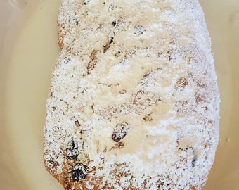 Handgjord julstolle på beställning: Traditionell tysk fruktkaka med handgjord marsipan