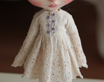 Vestido de encaje bordado con rosas para muñeca Blythe: Un atuendo romántico
