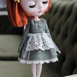Green dress for blythe, blythe doll, blythe doll clothes, blythe embroidery dress, apron dress for Blythe, blythe Dress, blythe ooak