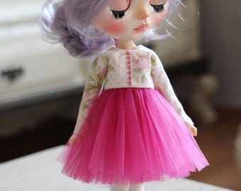 Blythe (duty-free for the USA) Blythe dress with floral pattern and fuchsia tulle skirt.