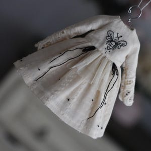 black bee embroidery Blythe dress, blythe outfit, blythe clothes, blythe embroidery dress, cotton lace Dress for Blythe, blythe doll
