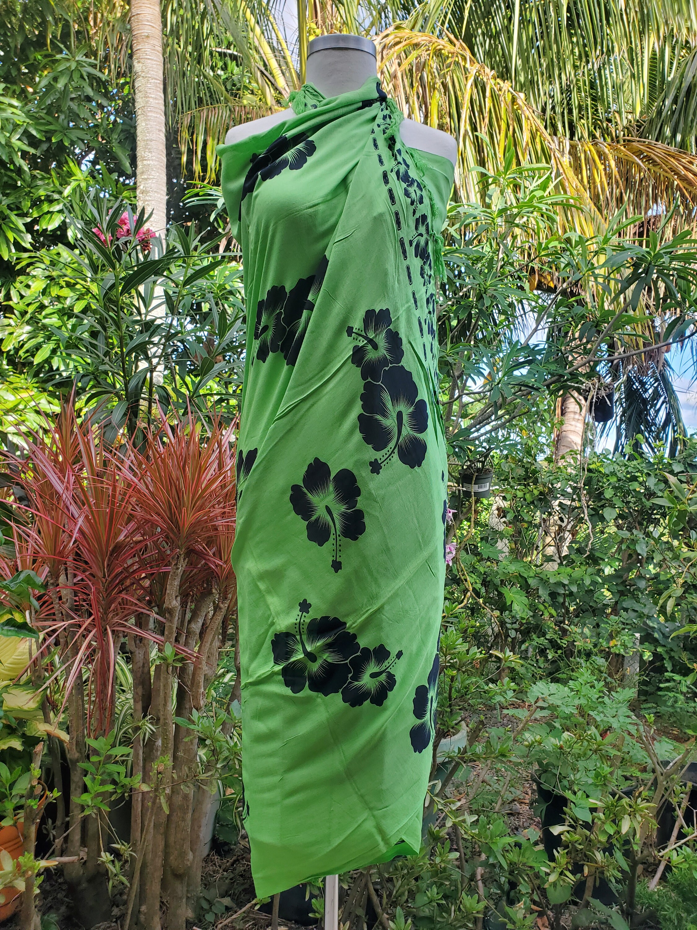 Hawaiian Sarong Pareo Beach Wrap Dress - Pink Giant Hibiscus Floral Print