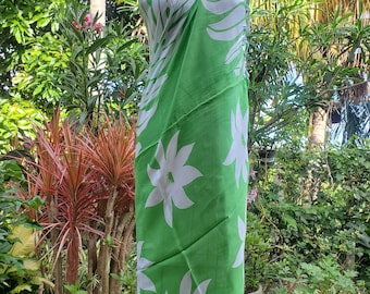 Hawaii Big White Leaves Print with Flowers Sarong Pareo Tropical Cruise Beach Pool Bikini Cover-Up Wrap Dress