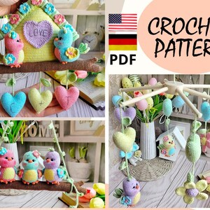 Peut inclure: Un mobile bébé en crochet avec un cadre en bois et six ornements suspendus. Les ornements comprennent un nichoir à oiseaux avec deux oiseaux, trois cœurs, une fleur et un oiseau. Le mobile est décoré de couleurs pastel et est parfait pour une chambre de bébé.