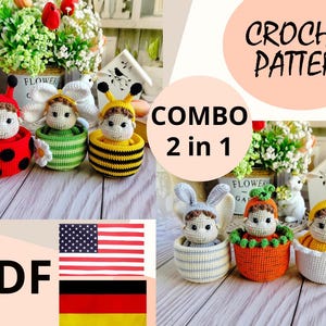 Puede incluir: Patrón de crochet PDF para hacer dos adorables juguetes amigurumi: una mariquita y una abeja. El patrón está disponible en inglés y alemán. Los juguetes están sentados sobre una superficie de madera con flores en el fondo.