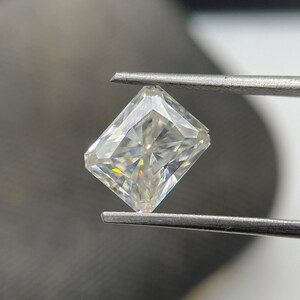 Shinny Radiant Ice Crushed Colorless Loose Moissanite, Loose Gemstone for Engagement Ring, Wedding Jewelry, Pendants etc. Loose Diamond
