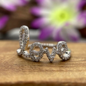 Liefdesscriptring, liefdesdiamantenring, cursieve liefdesring, liefdesbrief diamanten ring, rond geslepen moissaniet trouwring, 14K witgouden ring