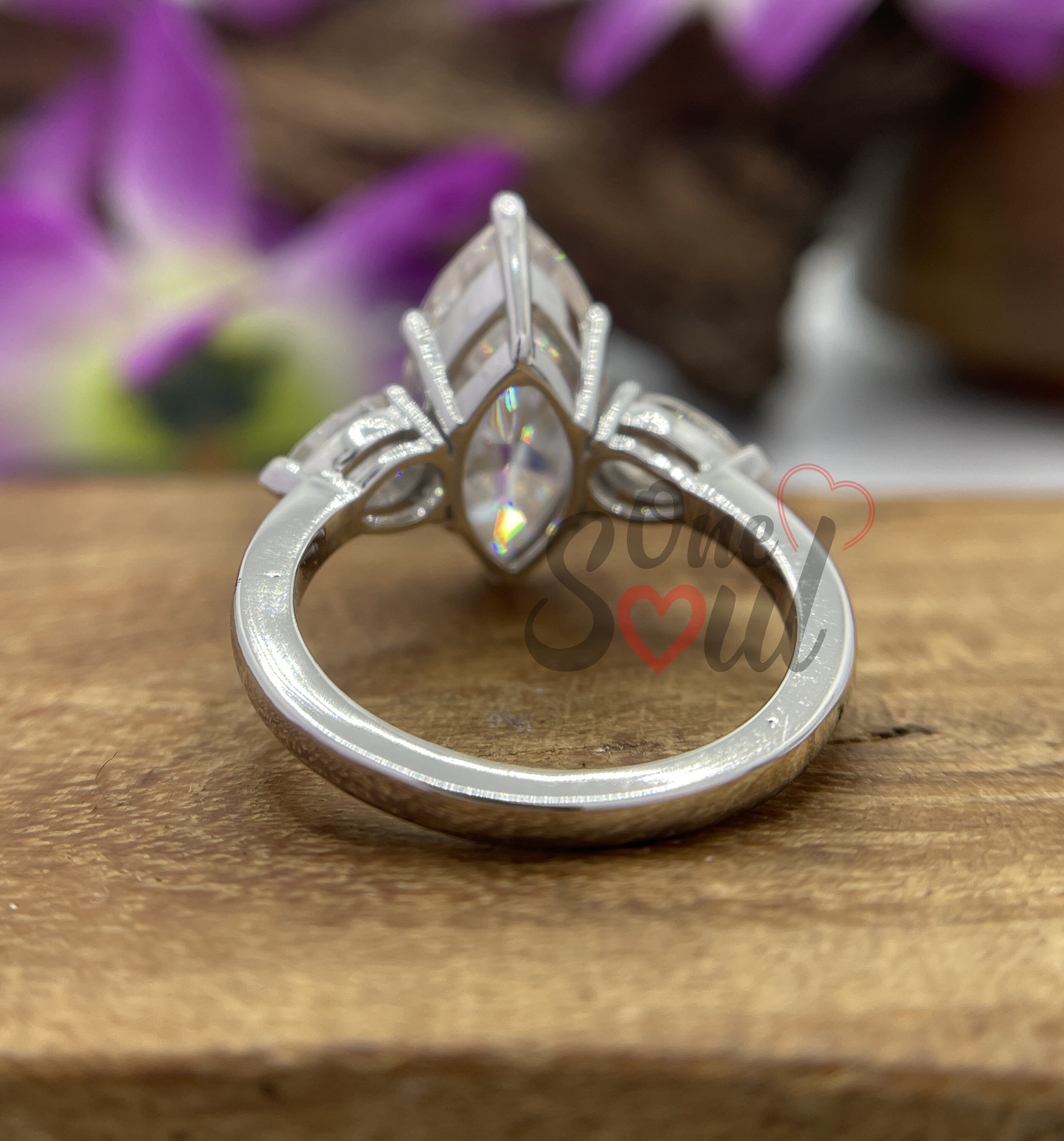 スリーストーンエンゲージリング、4.00 CT マーキスカットモ