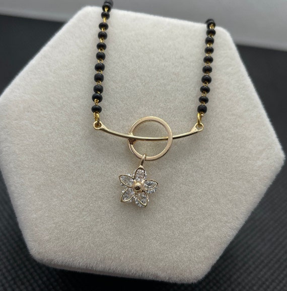 Round pendant mangalsutra deals
