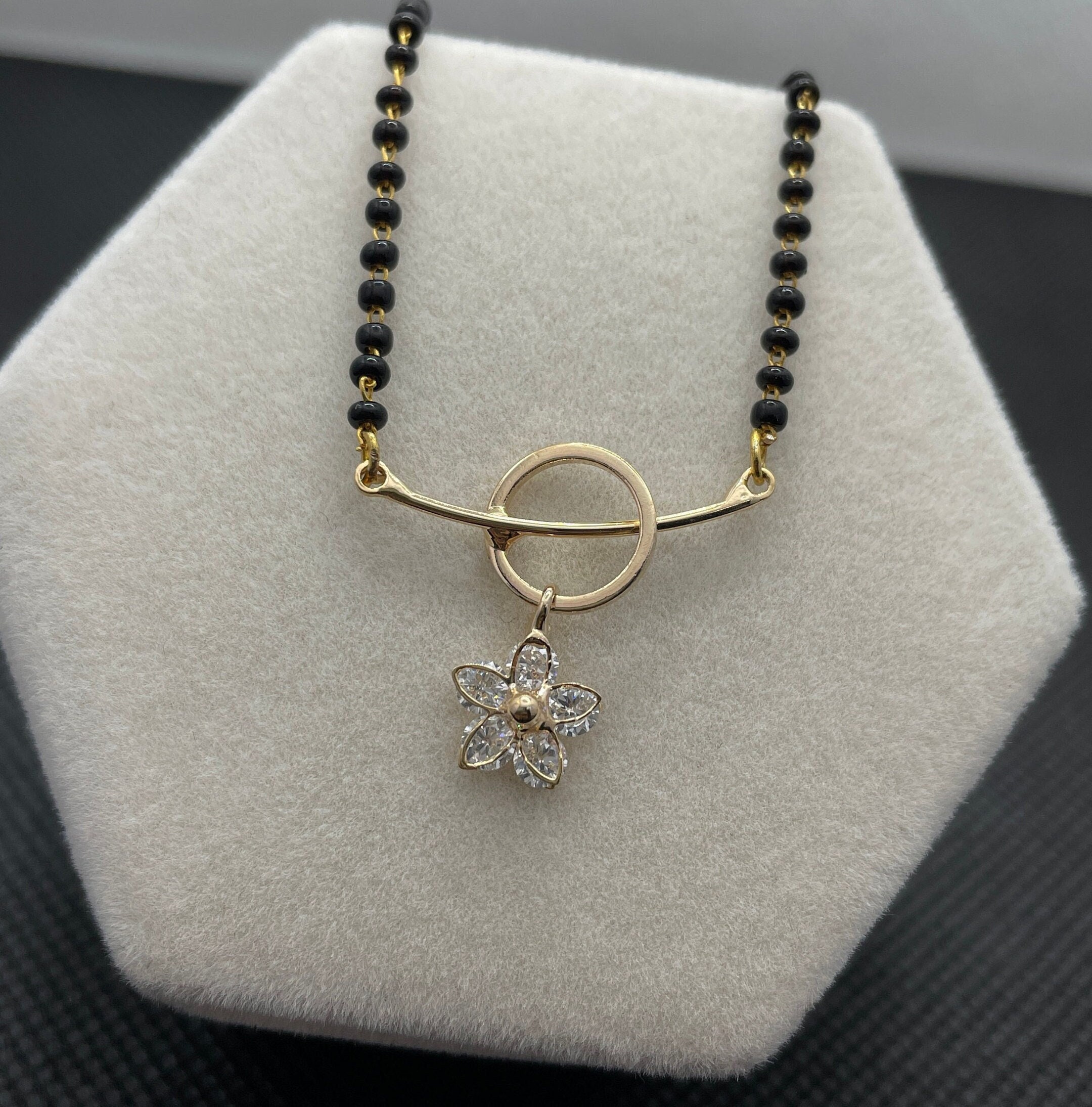 Round mangalsutra deals pendant