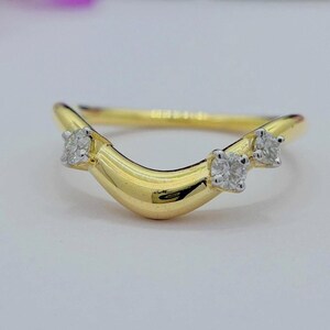 Diamant gesmolten band. 10K/14K/18K gebogen diamanten trouwring. Unieke stijl chevronband. Verlovingsband. Sierlijk statementbandje voor elke dag