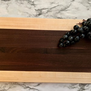 Walnut and Hard Maple &#39;Edge Grain&#39; Cutting Board - Medium