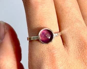 8 mm. Round Cabochon Color changing Mood Ring - Sterling Silver 925 Handmade Thermal Sensitive Liquid Solitaire Ring