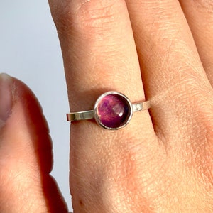 8 mm. Round Cabochon Color changing Mood Ring - Sterling Silver 925 Handmade Thermal Sensitive Liquid Solitaire Ring