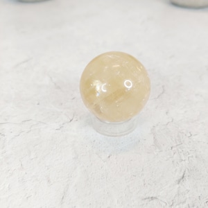Esfera de Calcita Óptica Miel / Optimismo / Claridad / Desarrollo Espiritual