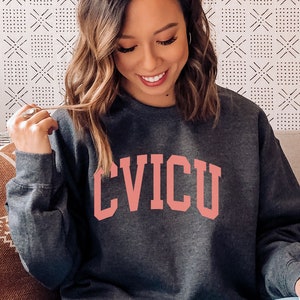 Sudadera de enfermera de la UCI cardiovascular / Sudadera de cuello redondo de la UCI cardíaca / Regalo para enfermeras del corazón / Suéter de enfermera de cuidados críticos / Suéter de agradecimiento para enfermeras registradas